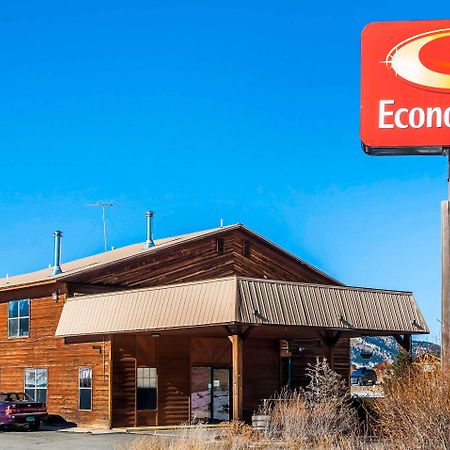 Econo Lodge Eagle Nest Екстериор снимка