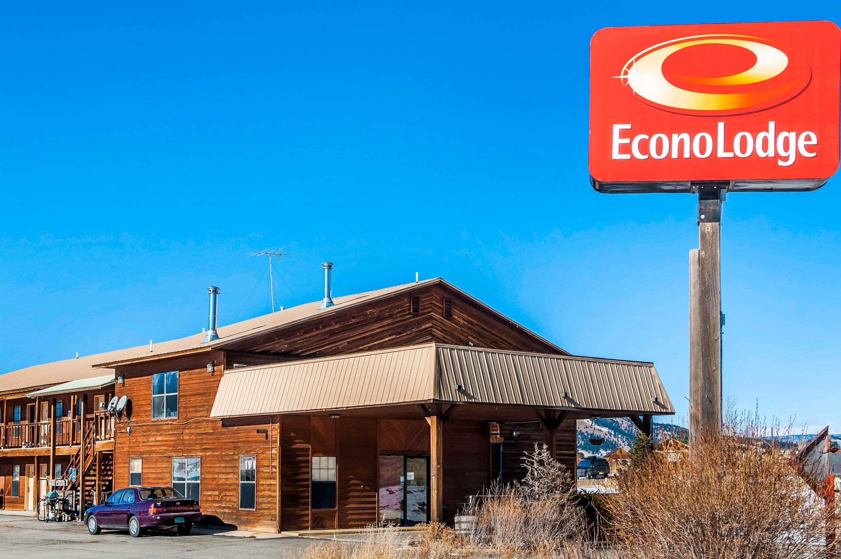 Econo Lodge Eagle Nest Екстериор снимка