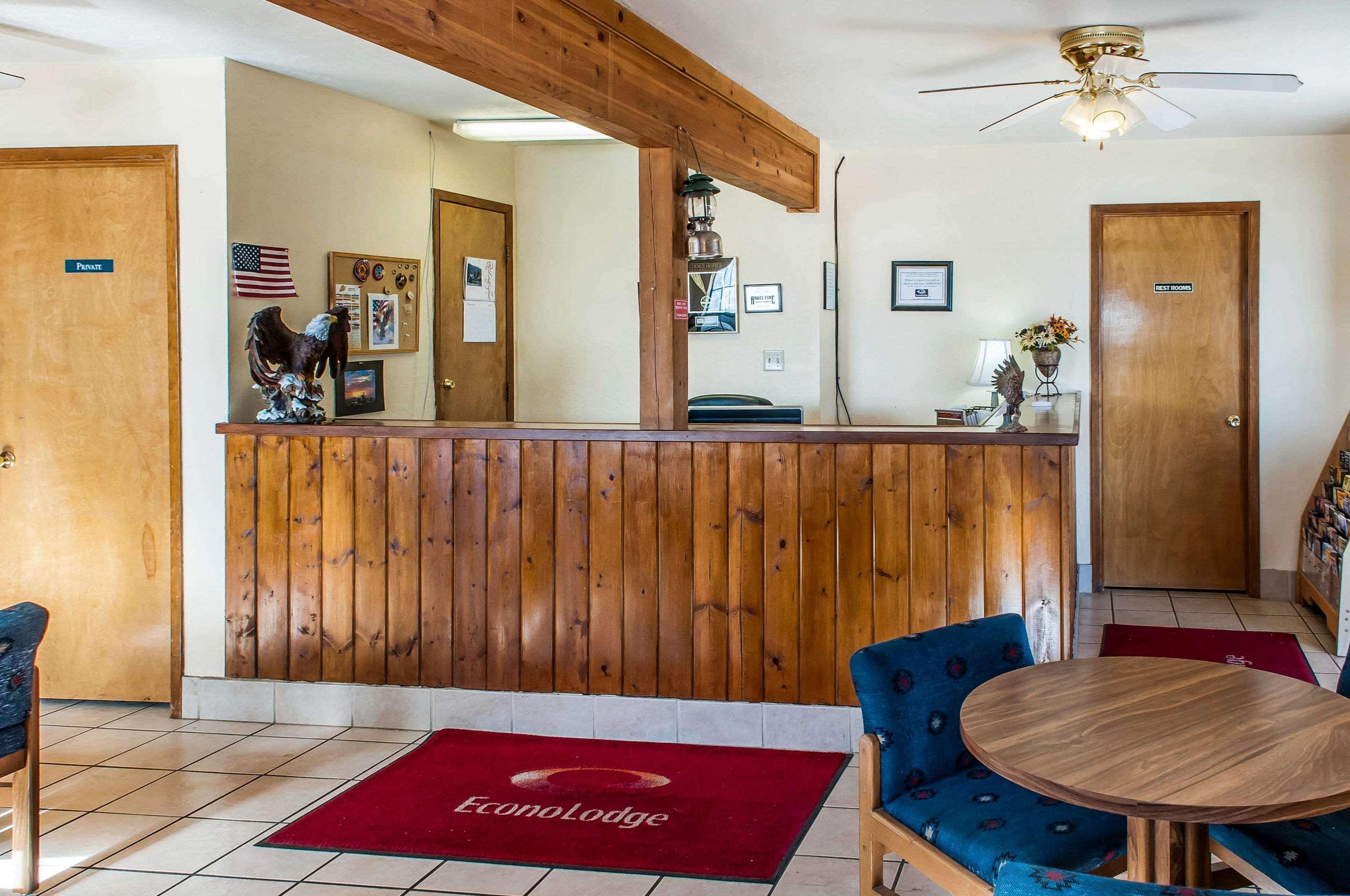Econo Lodge Eagle Nest Екстериор снимка