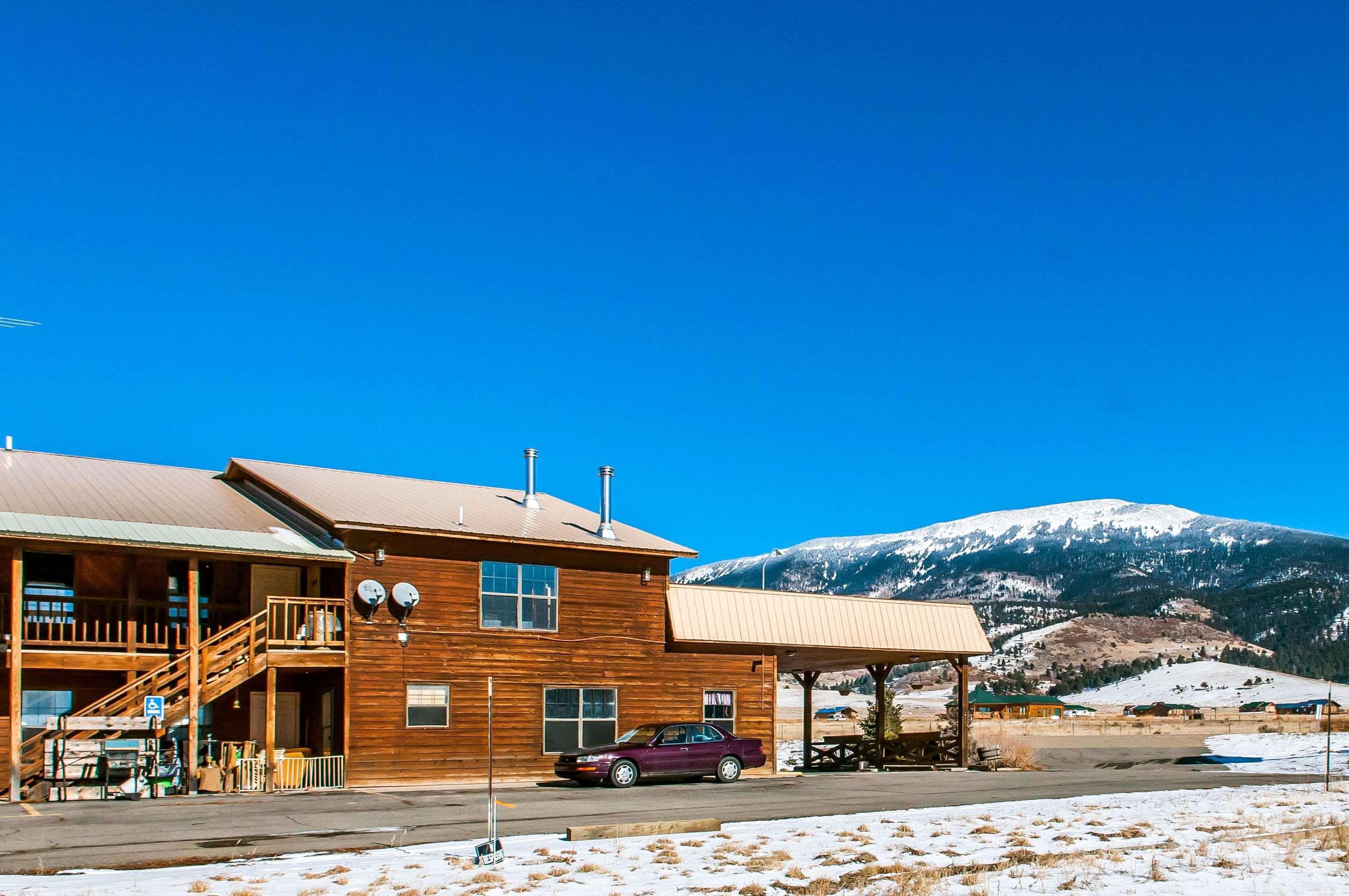 Econo Lodge Eagle Nest Екстериор снимка
