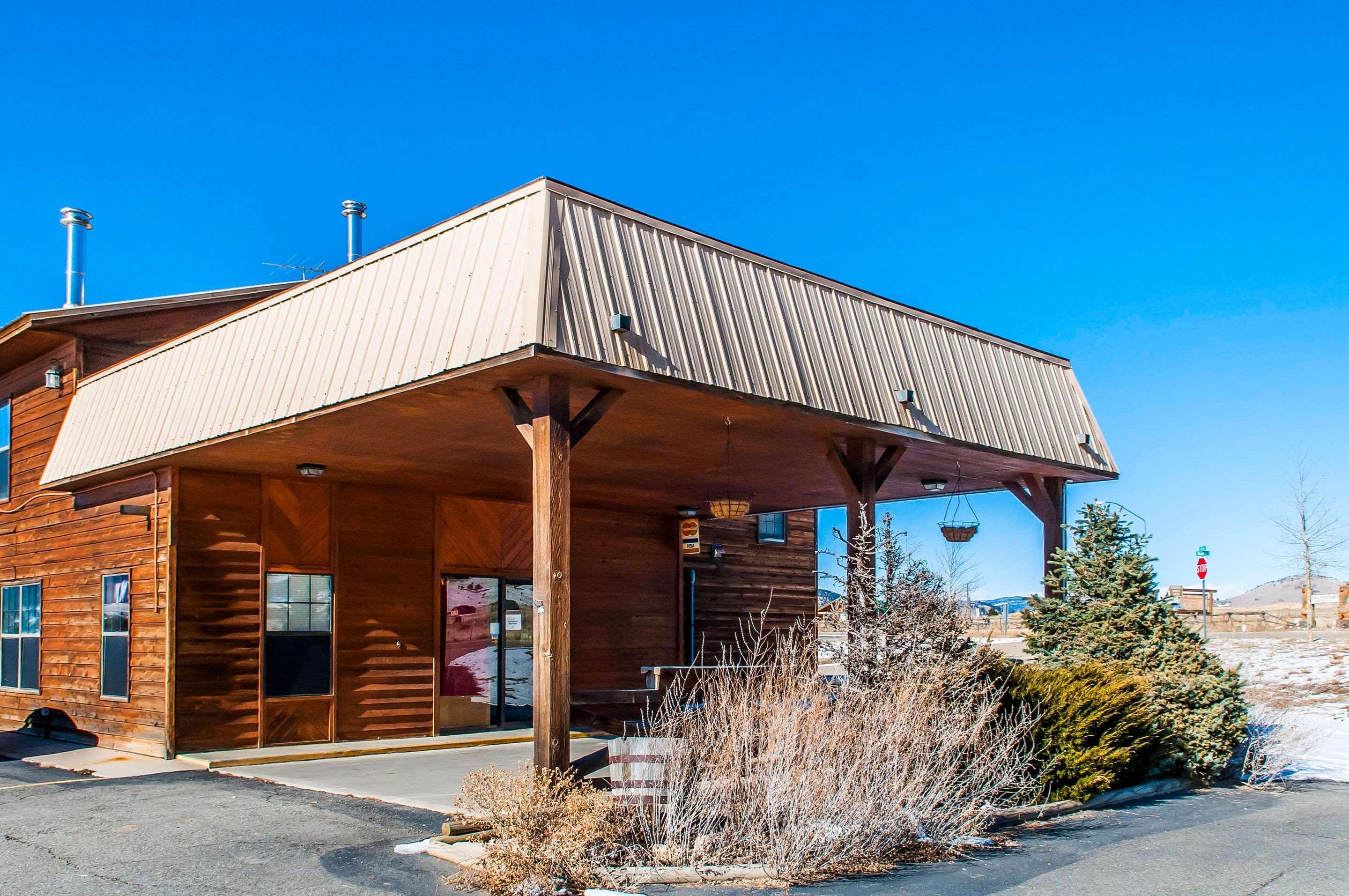 Econo Lodge Eagle Nest Екстериор снимка