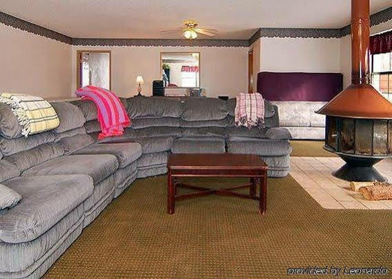 Econo Lodge Eagle Nest Екстериор снимка